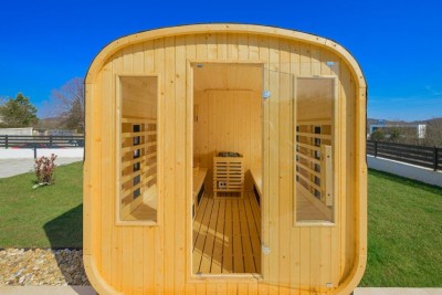 Luksuzna vila s grijanim bazenom, wellness sadržajem i uređenom okućnicom 40