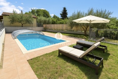 Ekskluziva! Dvojna kuća s bazenom i pogledom na more 5