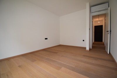 Apartment on the ground floor of 82m2 in a new luxury building 600m from the sea - under construction 11